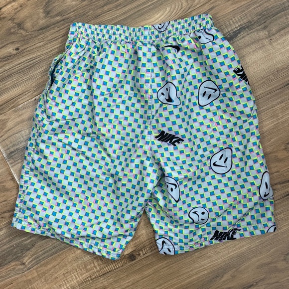 Nike Boy's Drawstring Active Shorts with Mesh Lining Youth Size XL - Picture 2 of 6